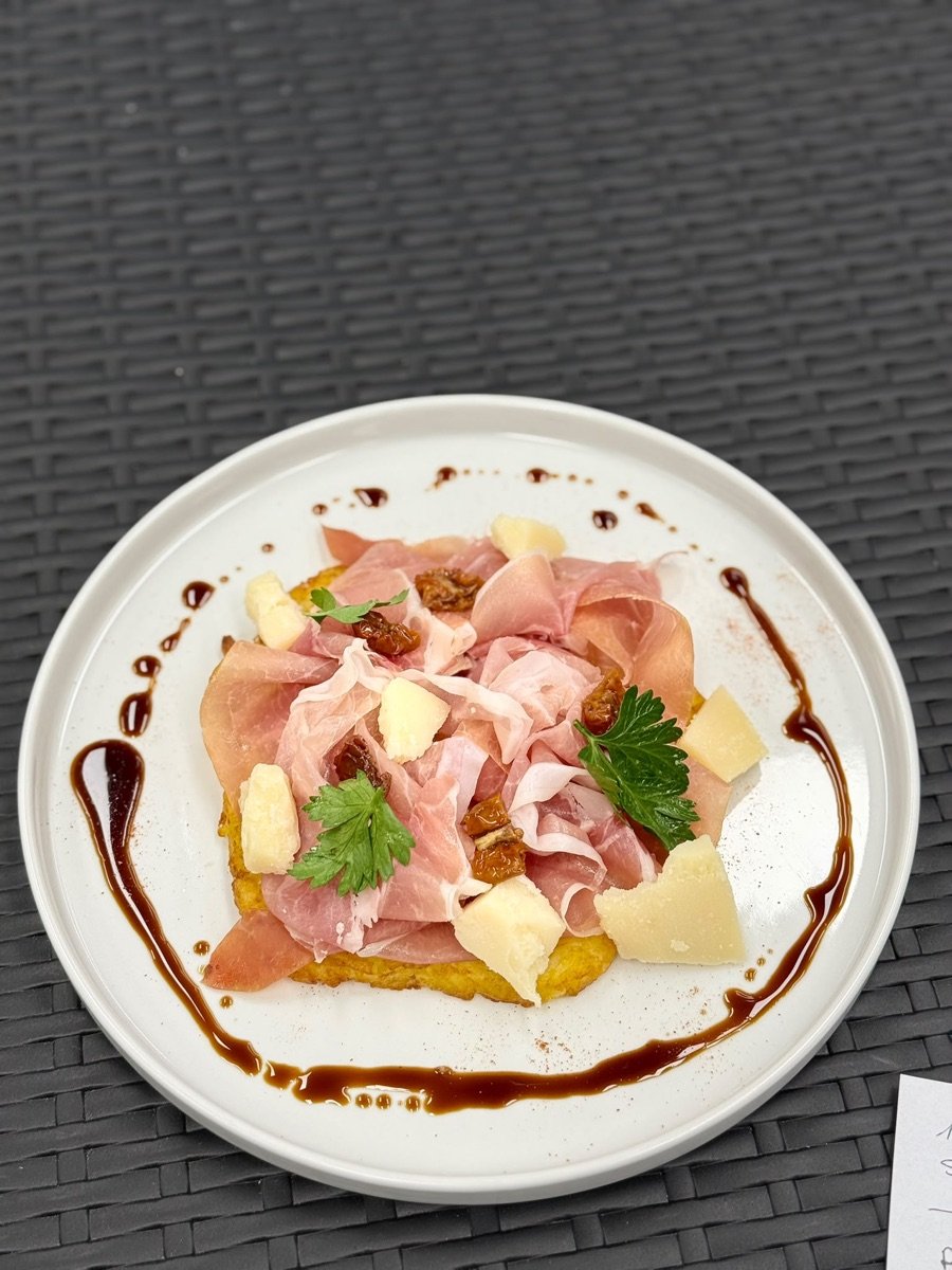 theStudio Café — piatto